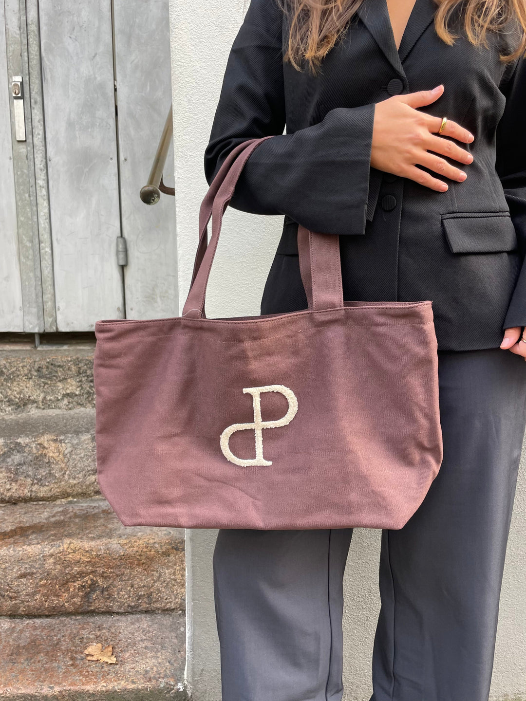 Vilma Tote Bag Medium - Dark Brown/Mini Logo