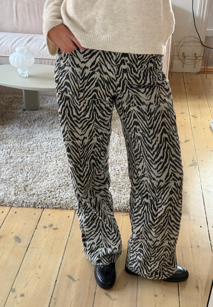 Secondhand Luna Washed Denim Jeans - Zebra