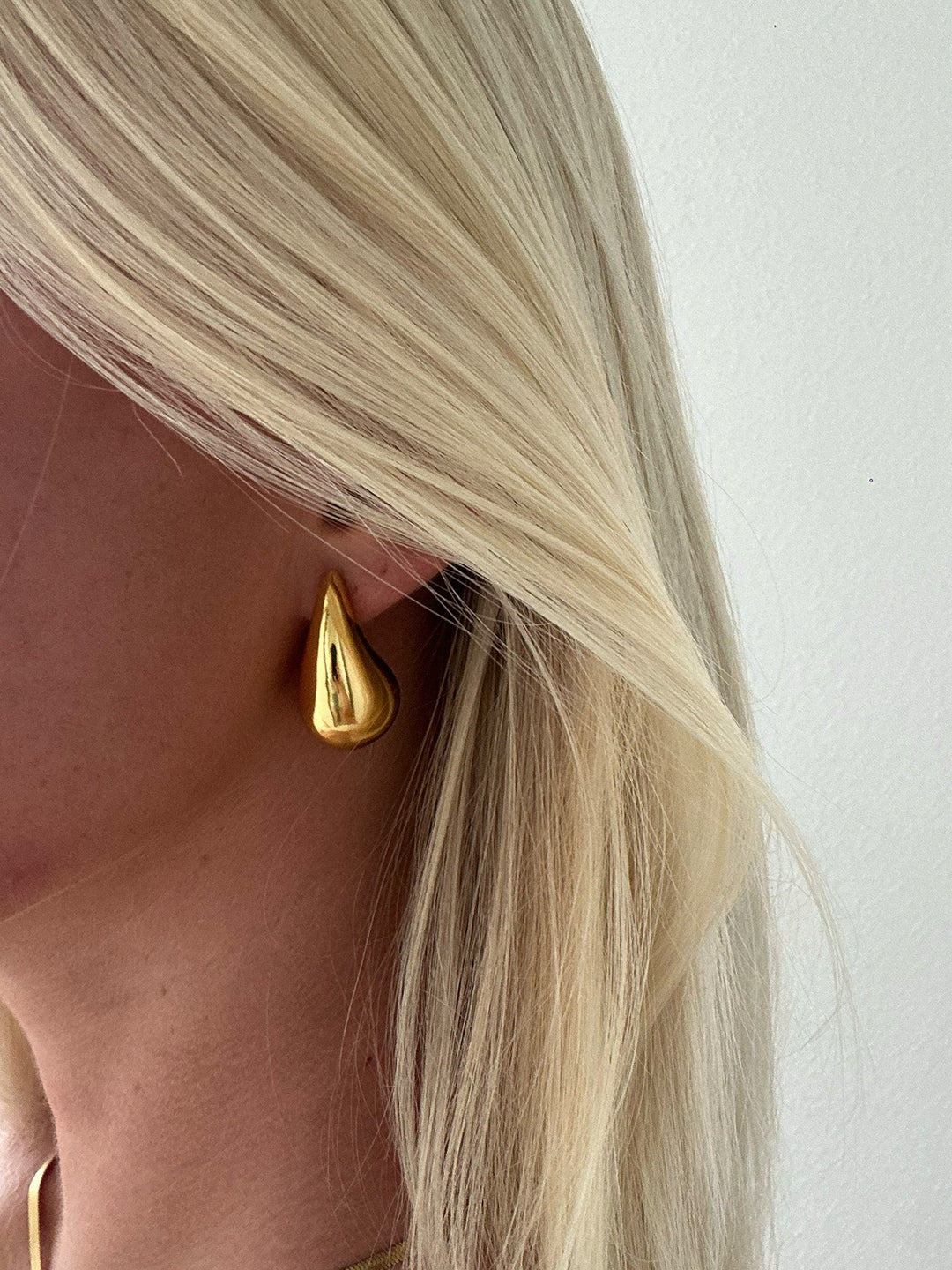 Sascha Large Drop Earrings - Gold