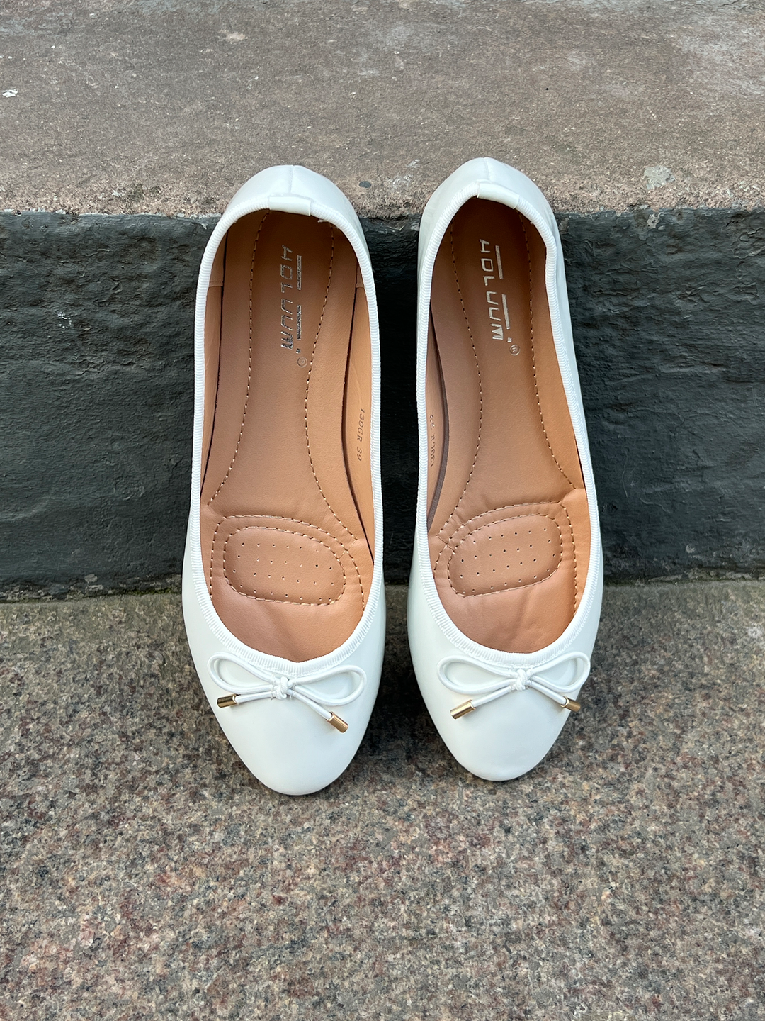Ivy Classic Ballerina - White