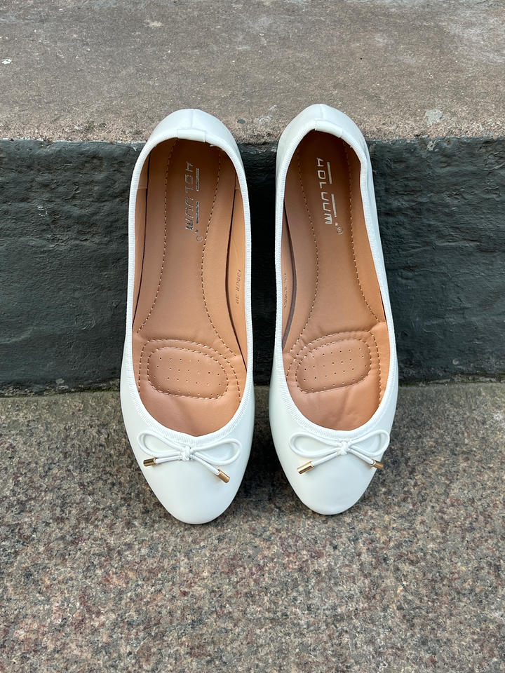 Ivy Classic Ballerina - White
